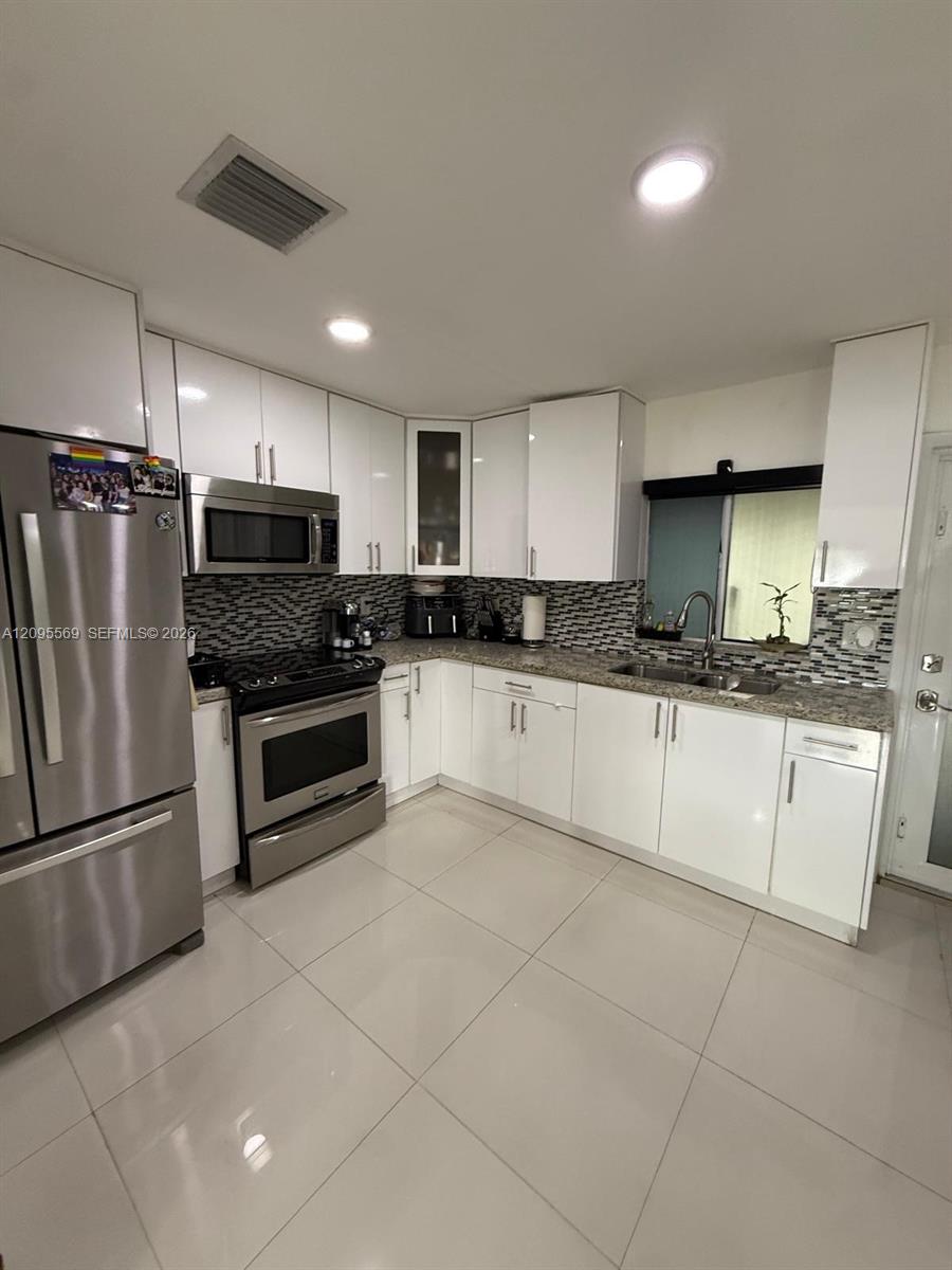 10516 NW 36th Place