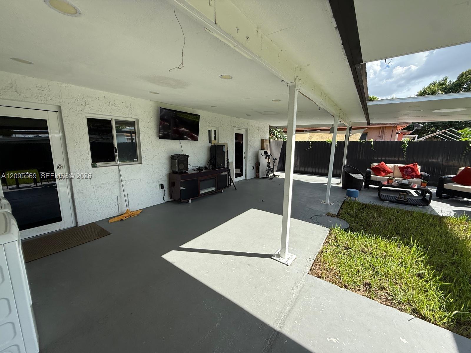 10516 NW 36th Place