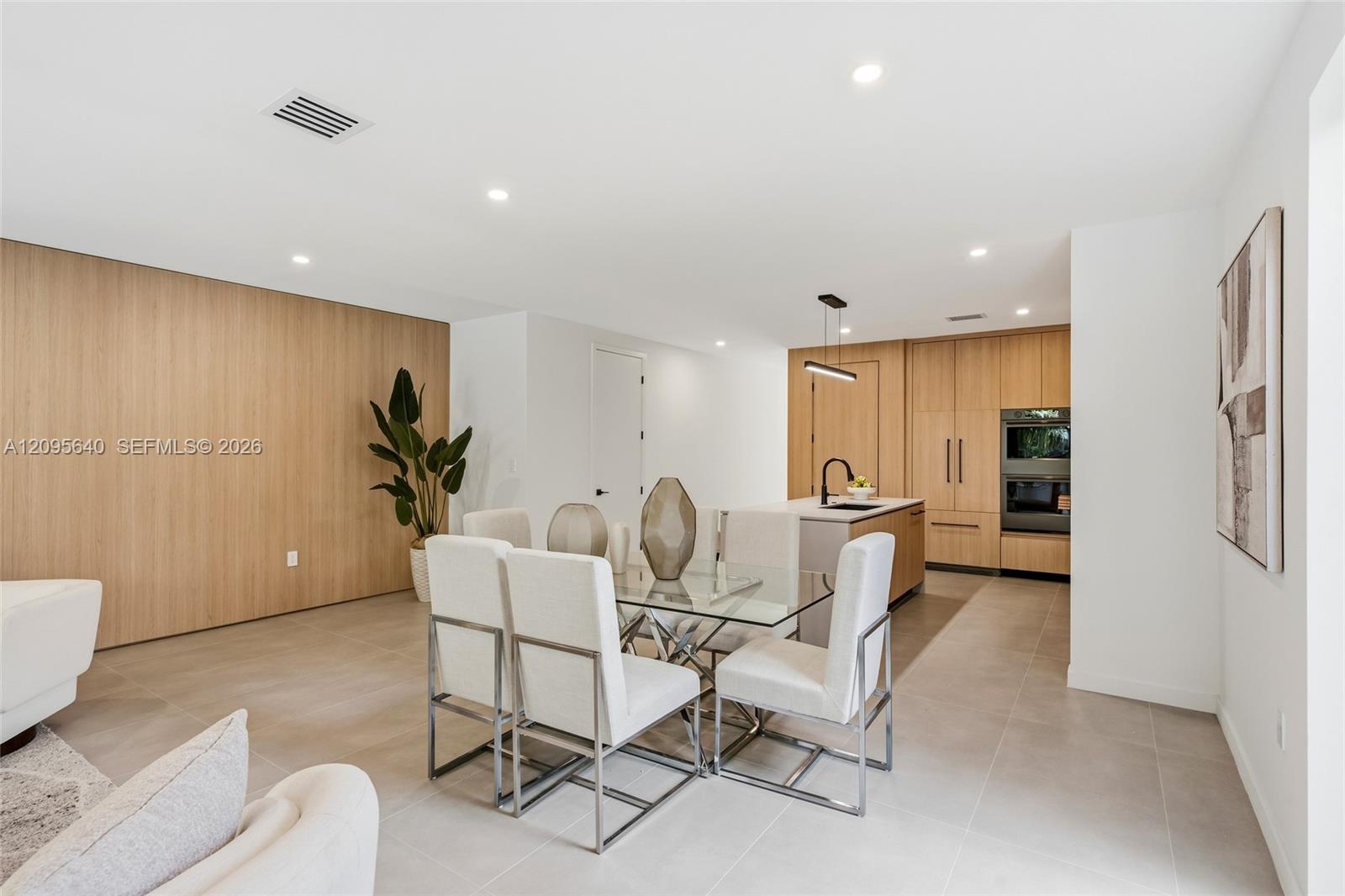 2619 SW 31st Place