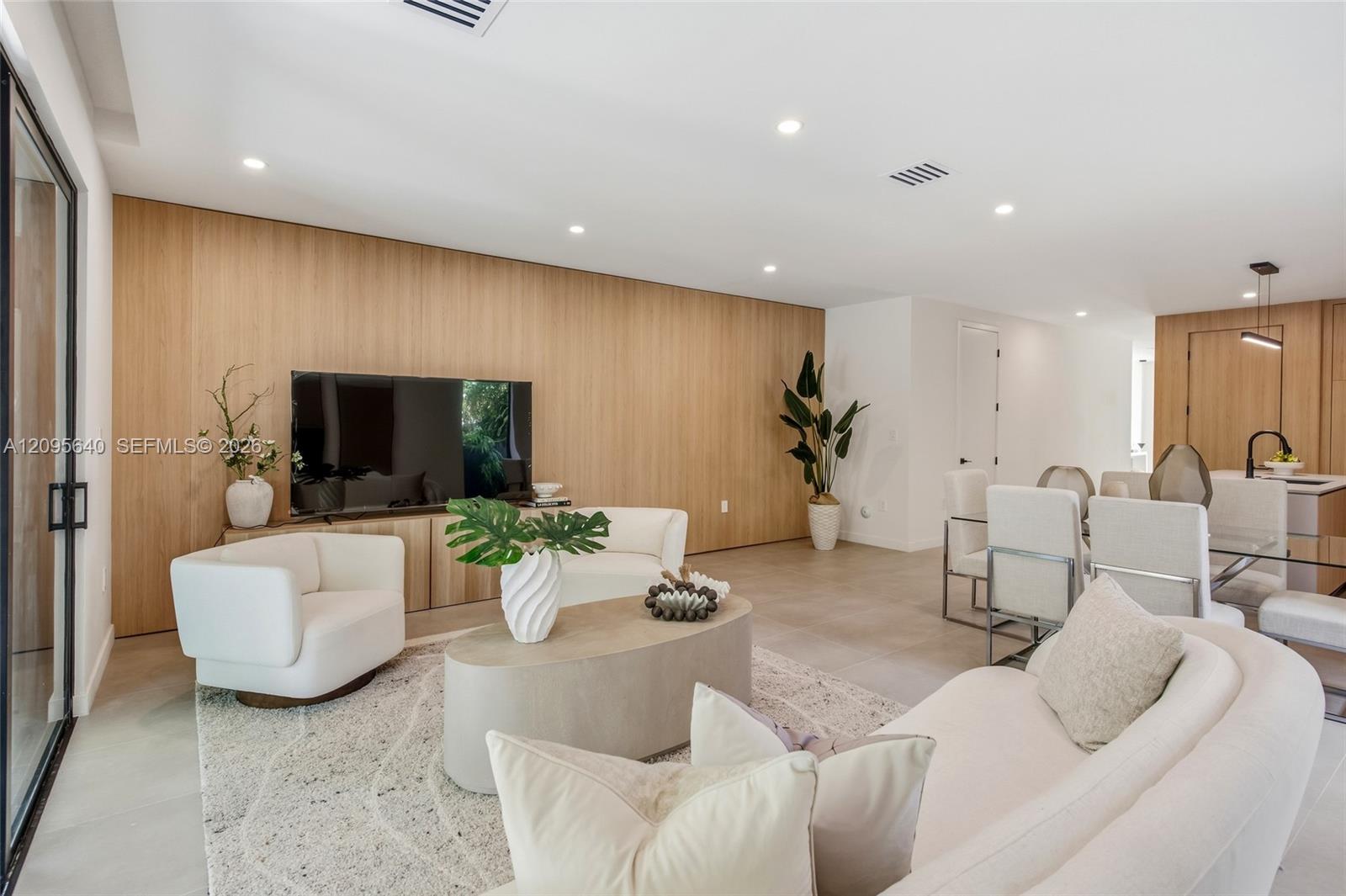 2619 SW 31st Place