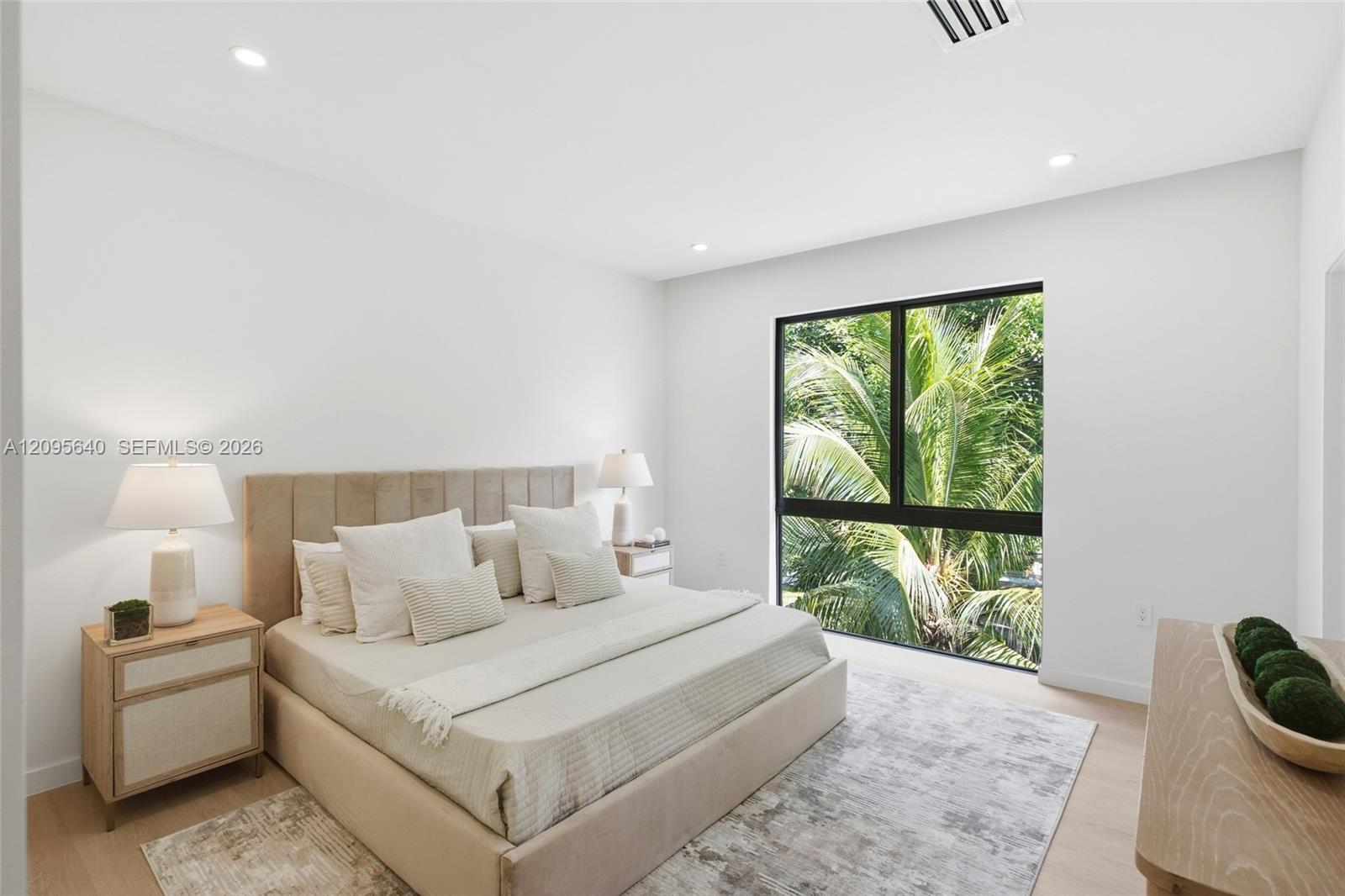 2619 SW 31st Place