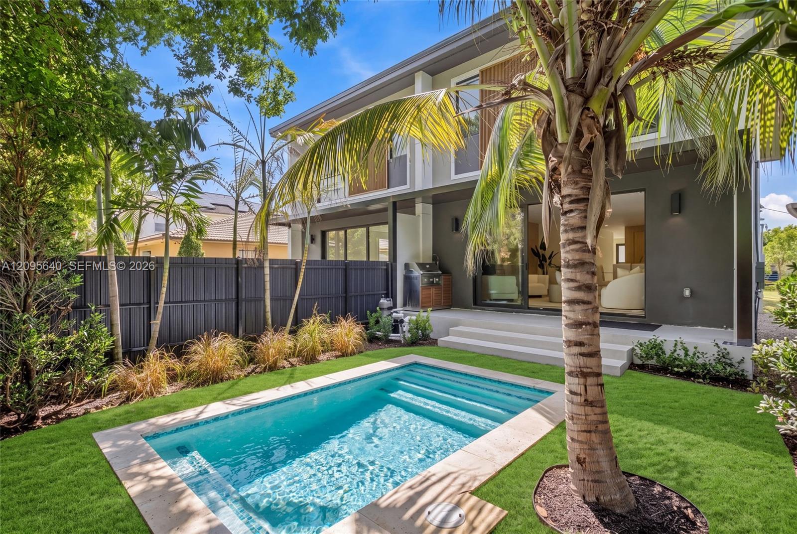 2619 SW 31st Place