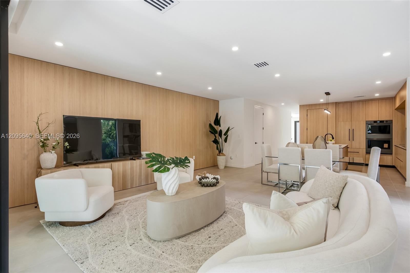 2619 SW 31st Place