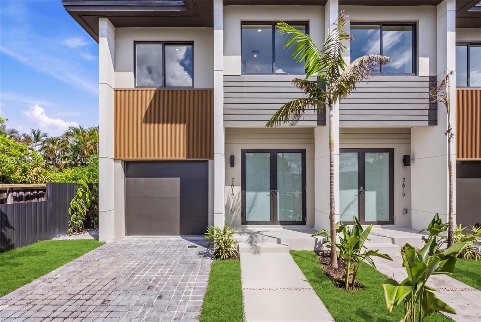 2619 SW 31st Place