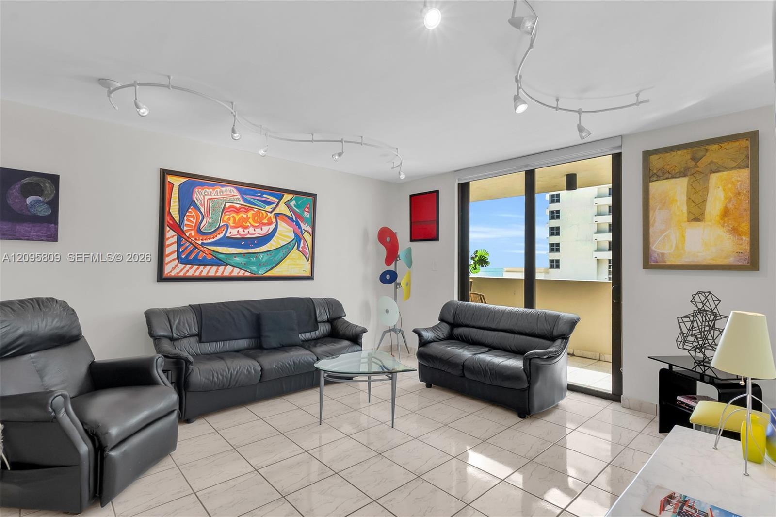 1623 Collins Avenue gallery image #12