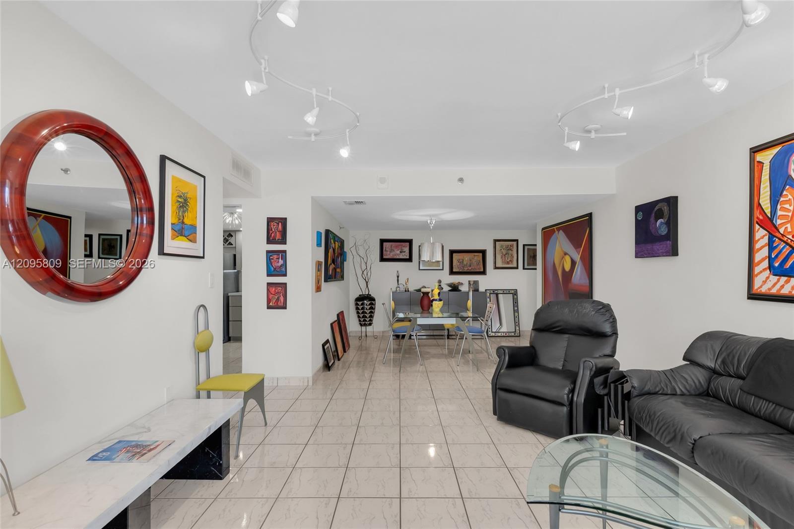 1623 Collins Avenue gallery image #13