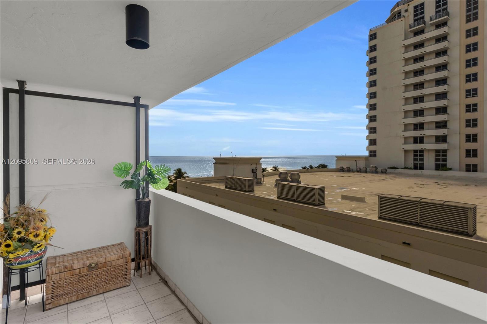 1623 Collins Avenue gallery image #14