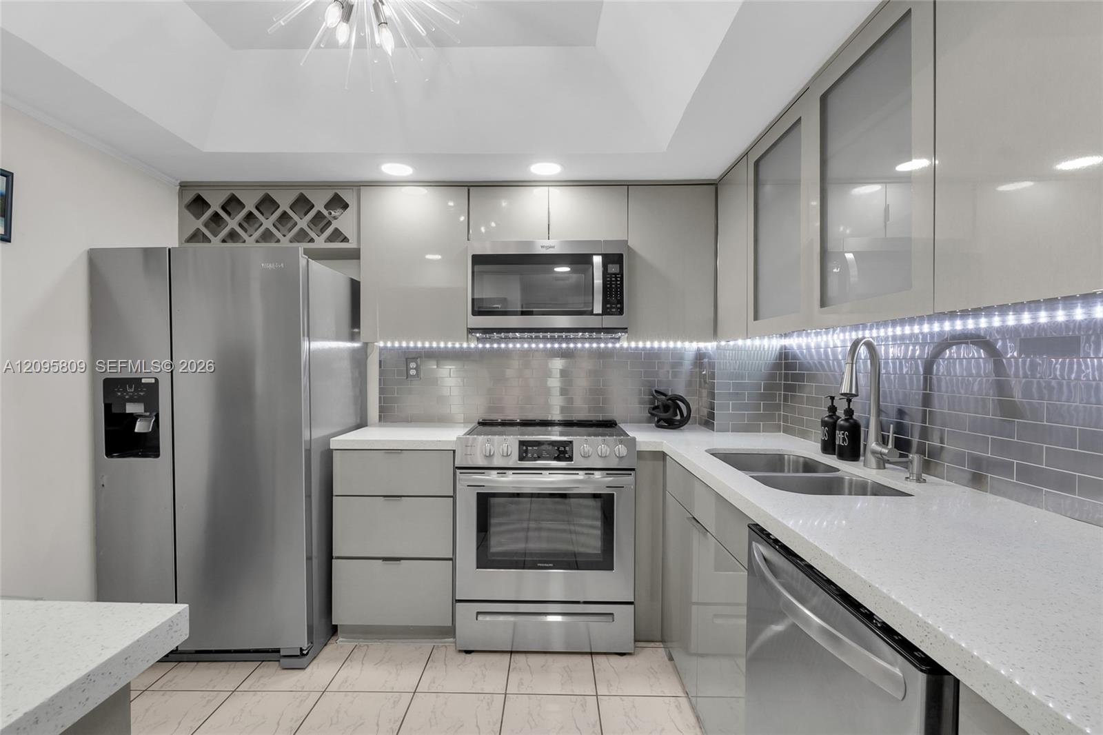 1623 Collins Avenue gallery image #15