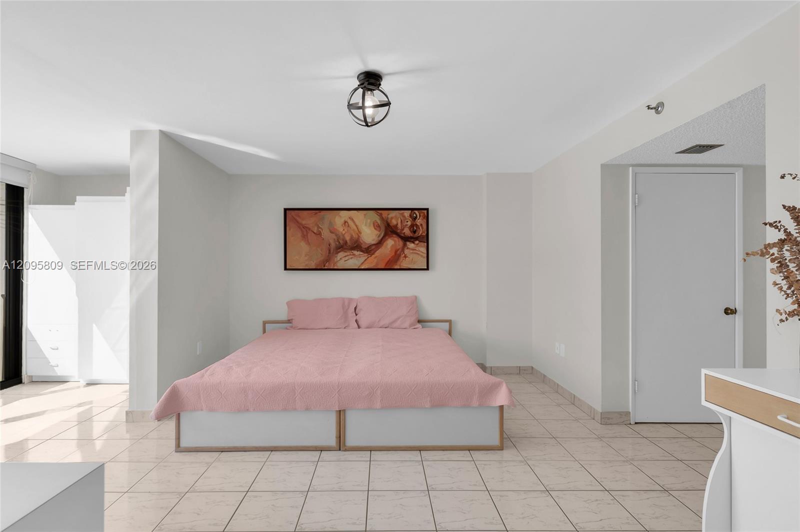 1623 Collins Avenue gallery image #18