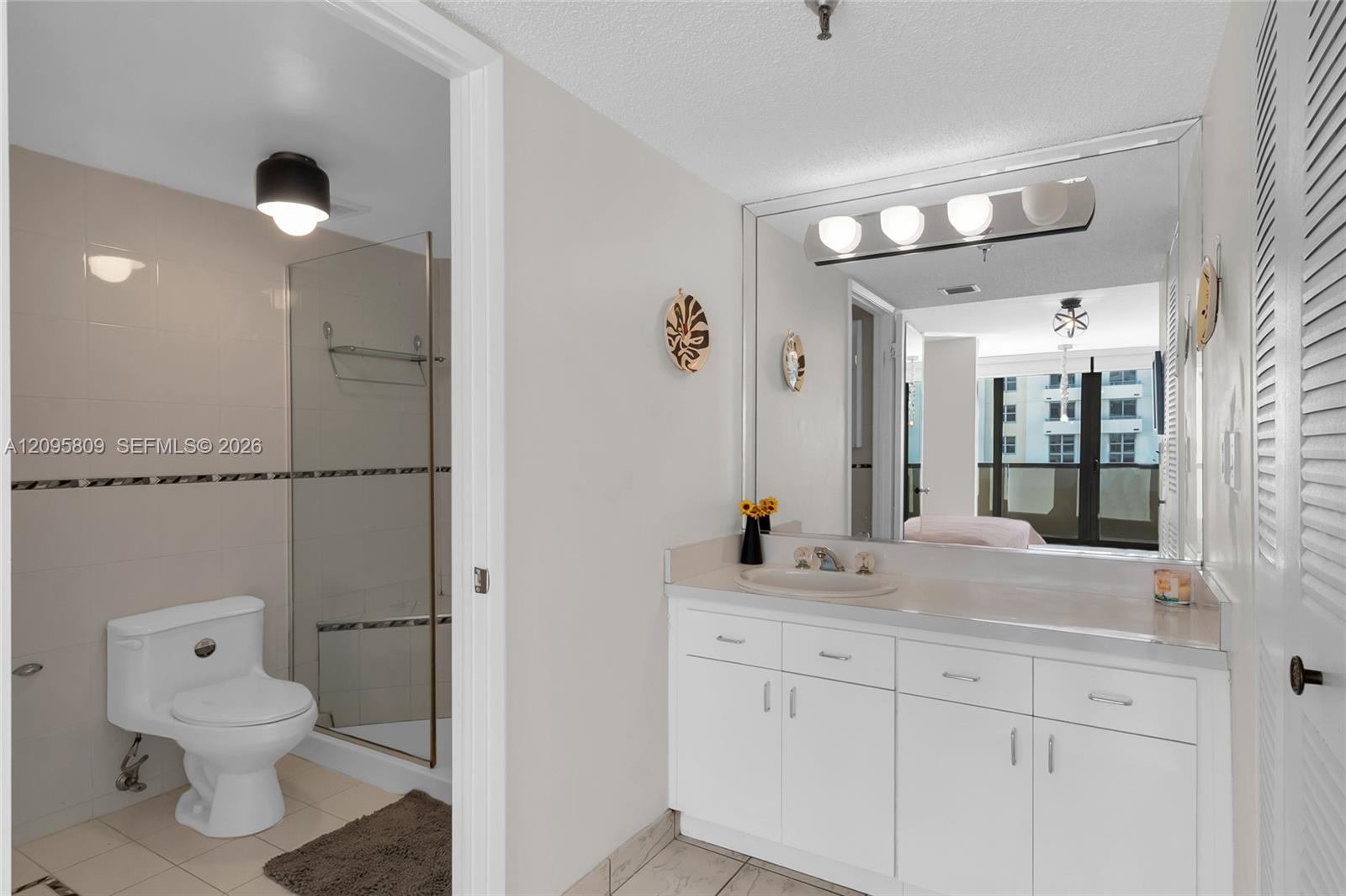 1623 Collins Avenue gallery image #19