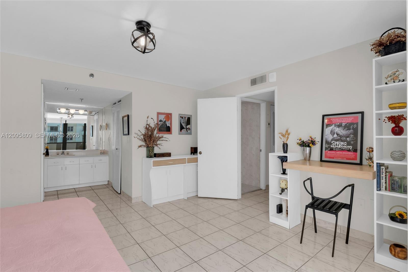 1623 Collins Avenue gallery image #20