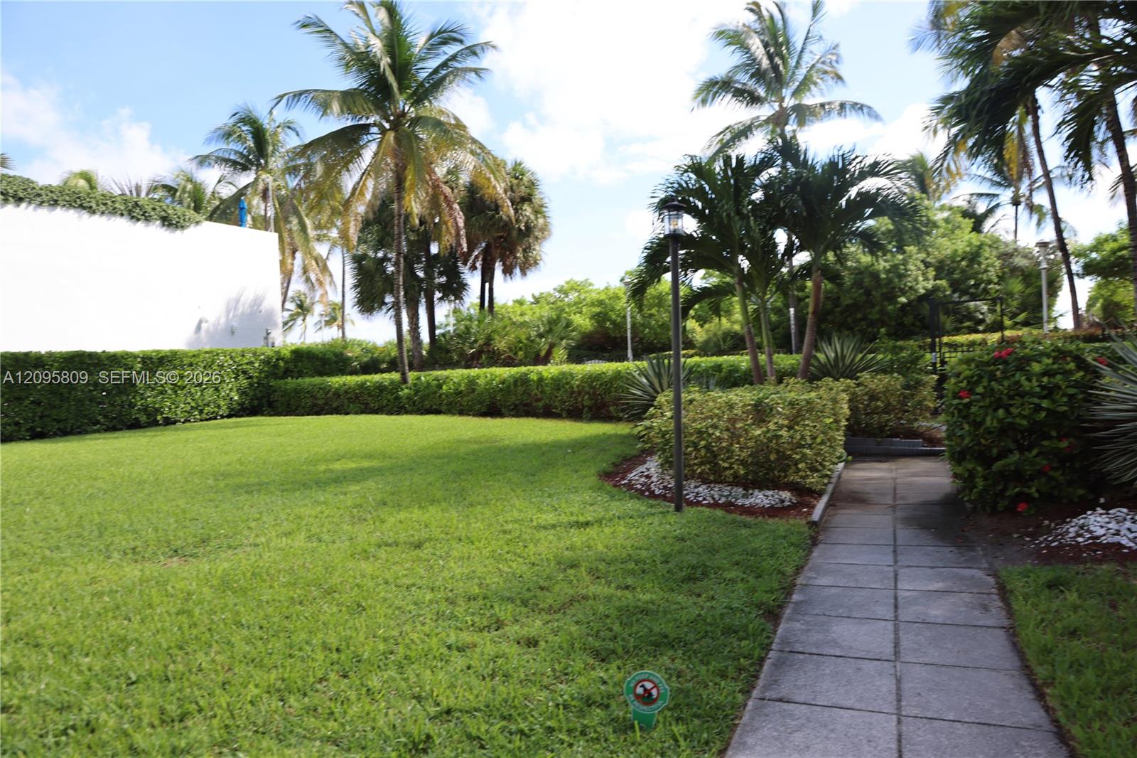 1623 Collins Avenue gallery image #28