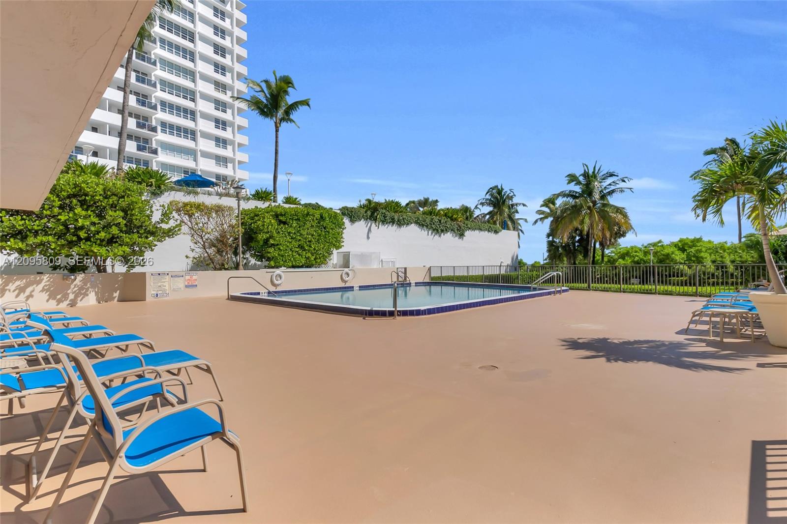1623 Collins Avenue gallery image #9