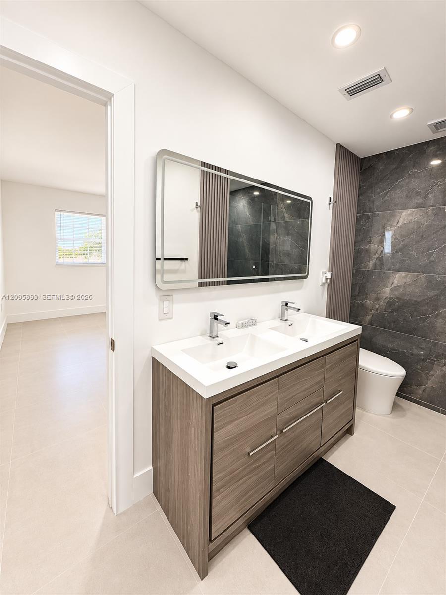 710 NW 176th Terrace