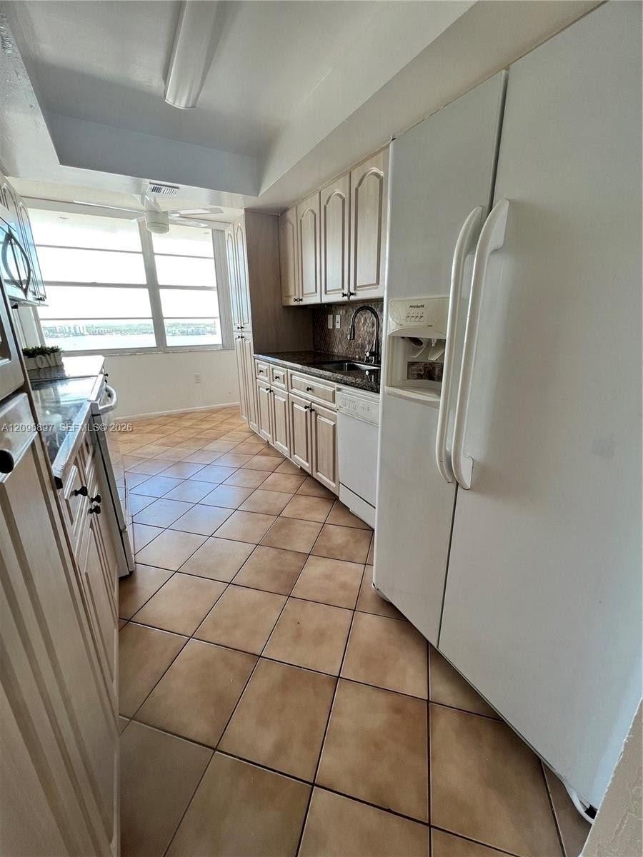 18031 Biscayne Boulevard