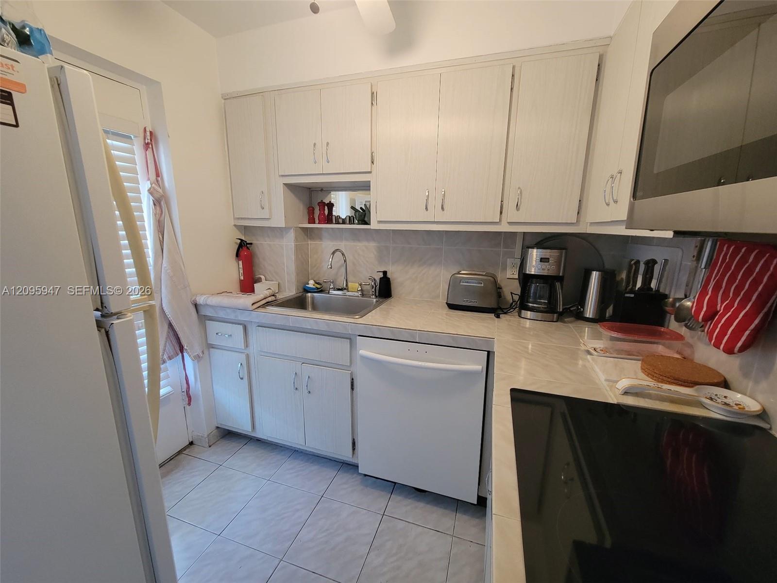 220 Kings Point Drive