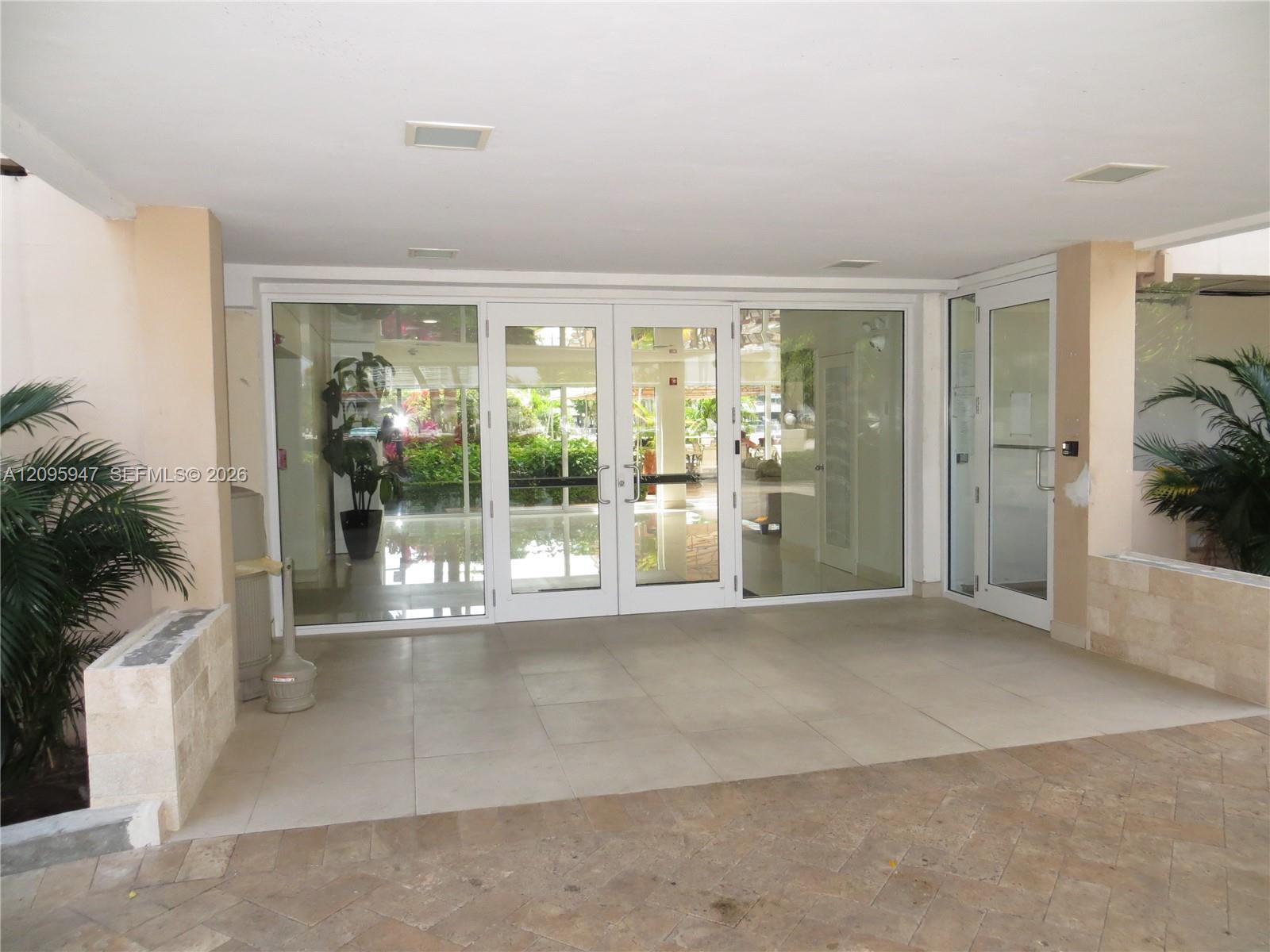 220 Kings Point Drive
