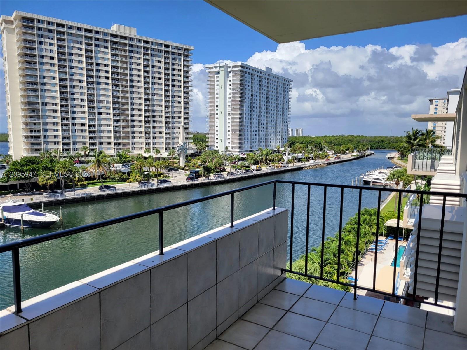 220 Kings Point Drive