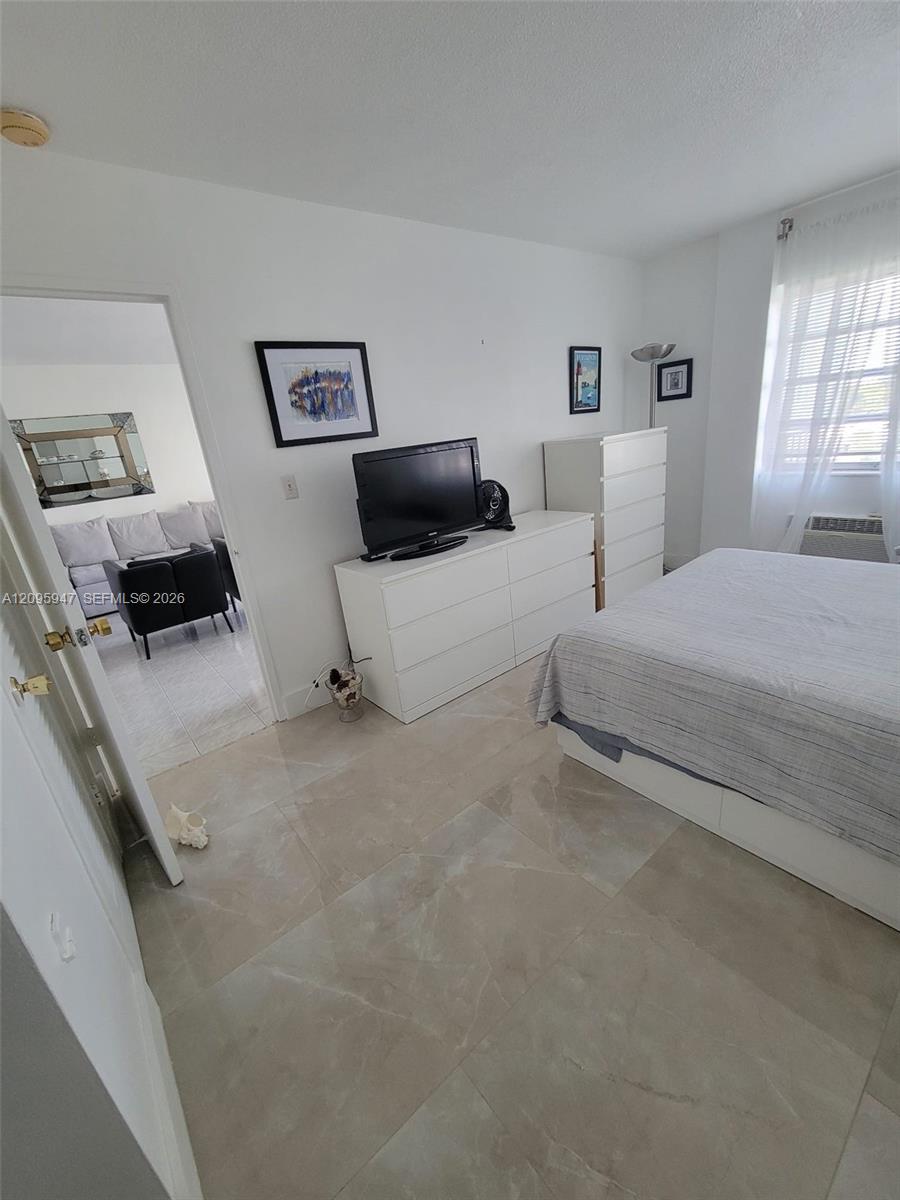 220 Kings Point Drive