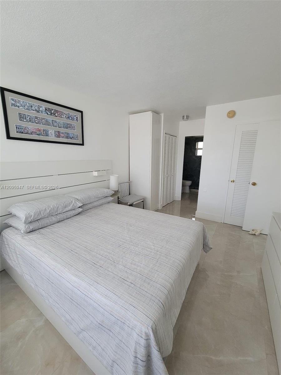 220 Kings Point Drive
