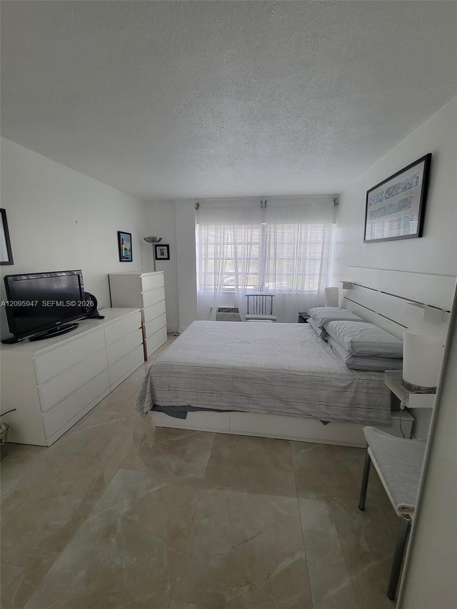 220 Kings Point Drive