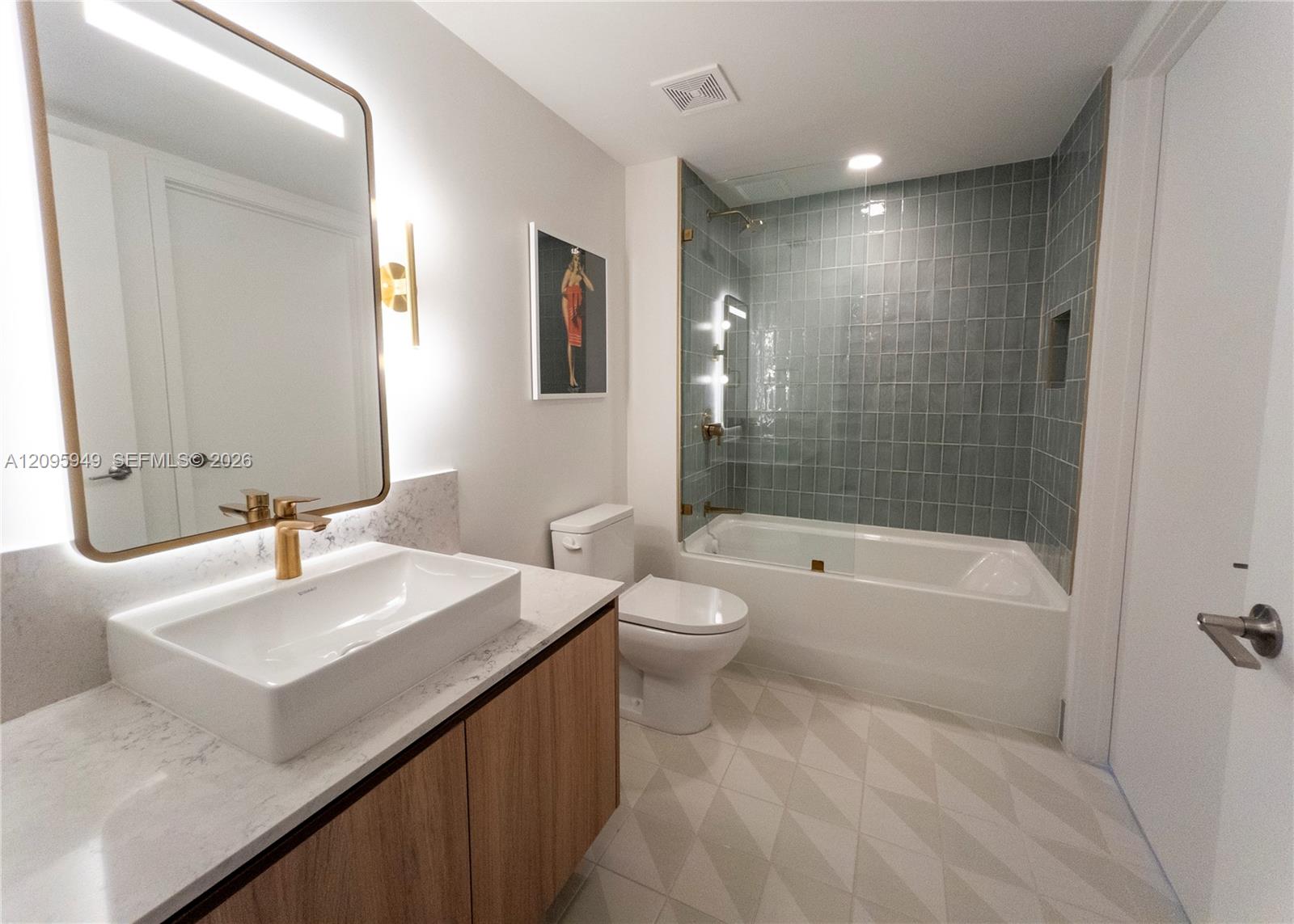 159 NE 6th Street gallery image #10