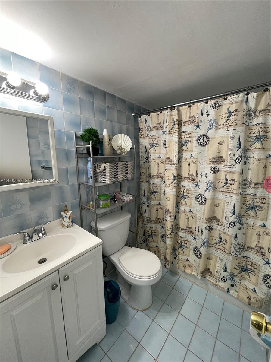 1055 W 77th Street