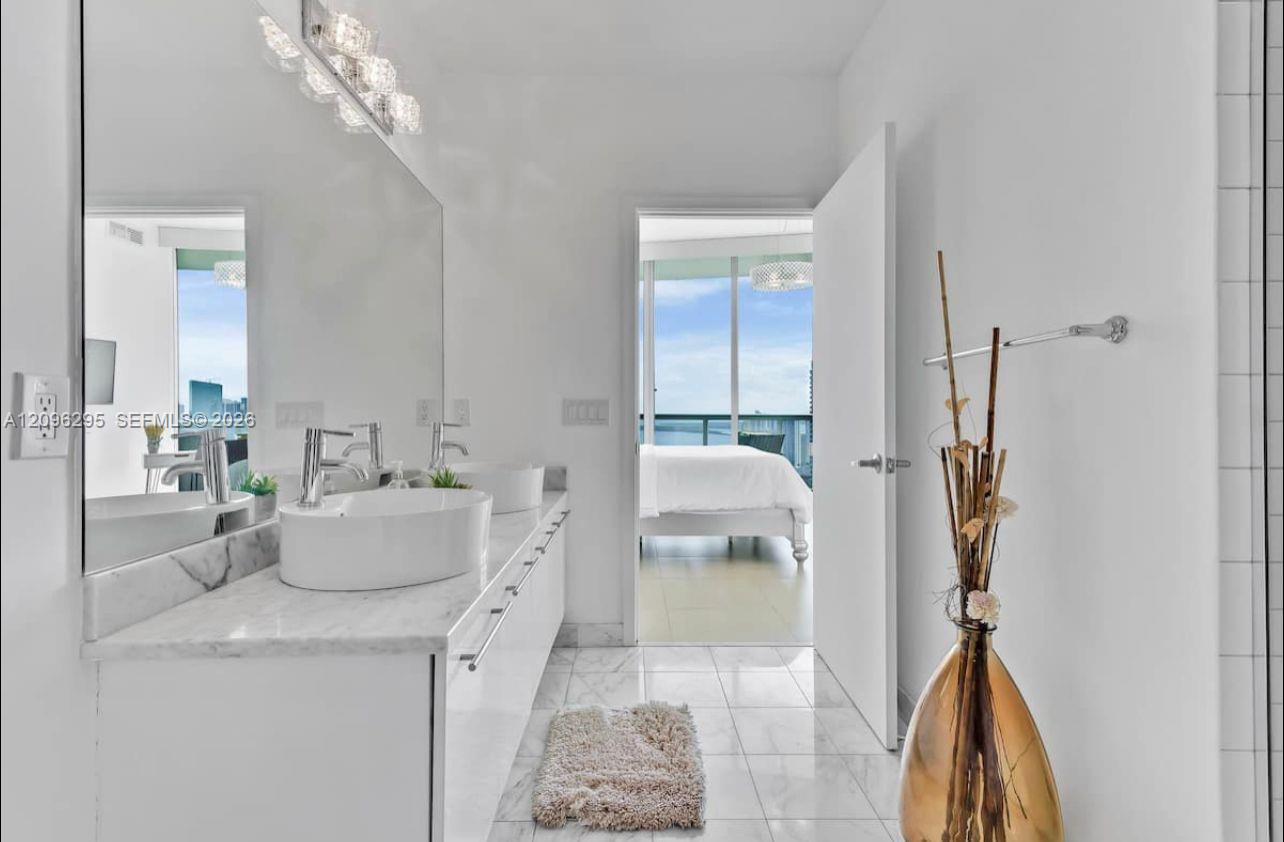888 Biscayne Boulevard gallery image #14