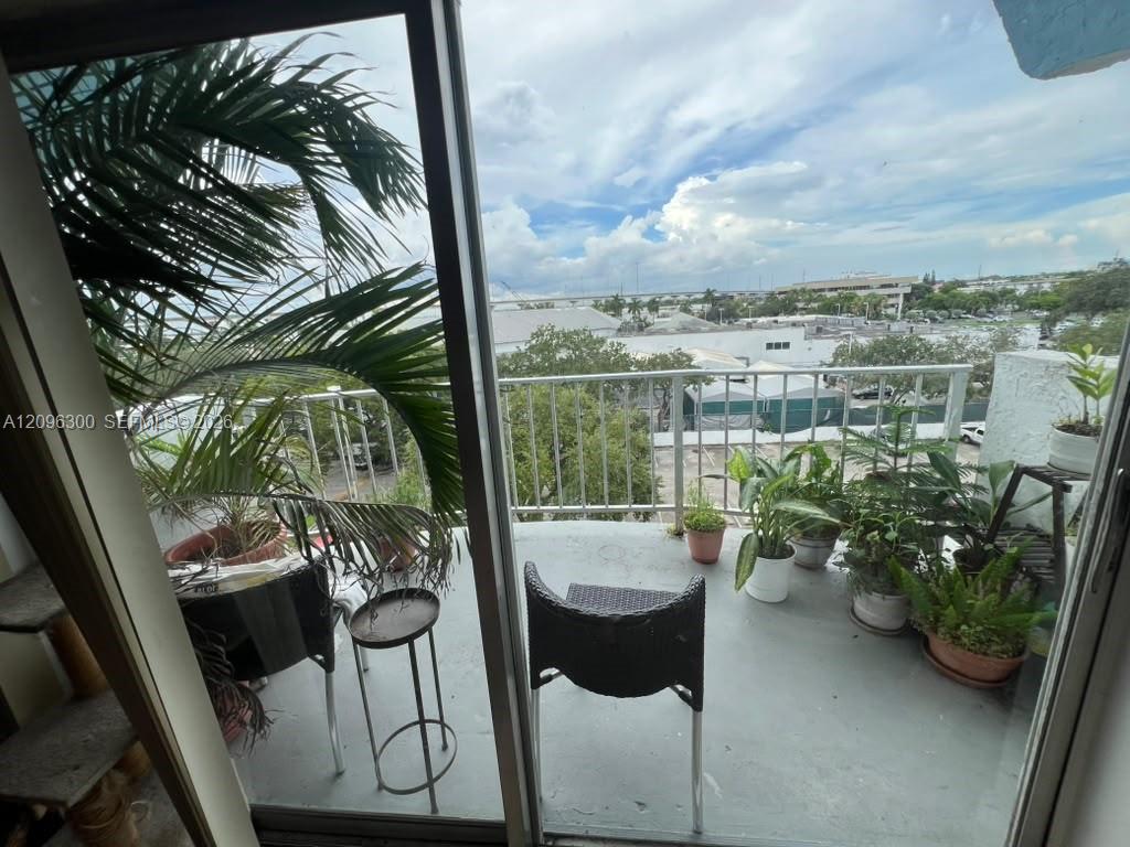 486 NW 165th St Road