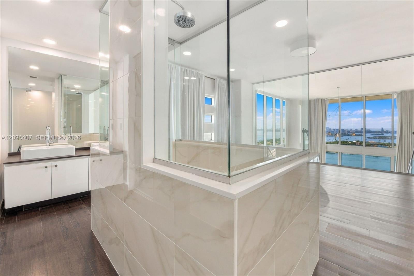 1040 Biscayne Boulevard gallery image #19