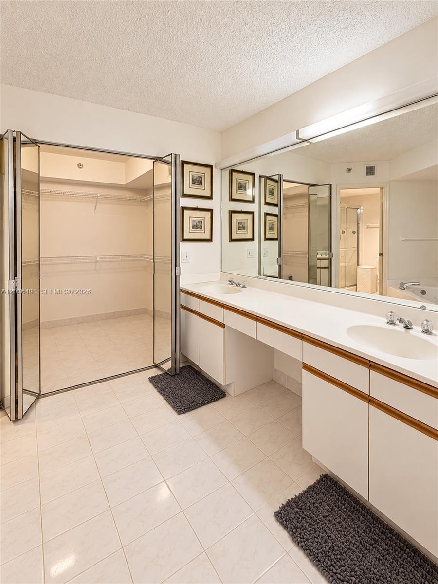 3500 Mystic Pointe Drive