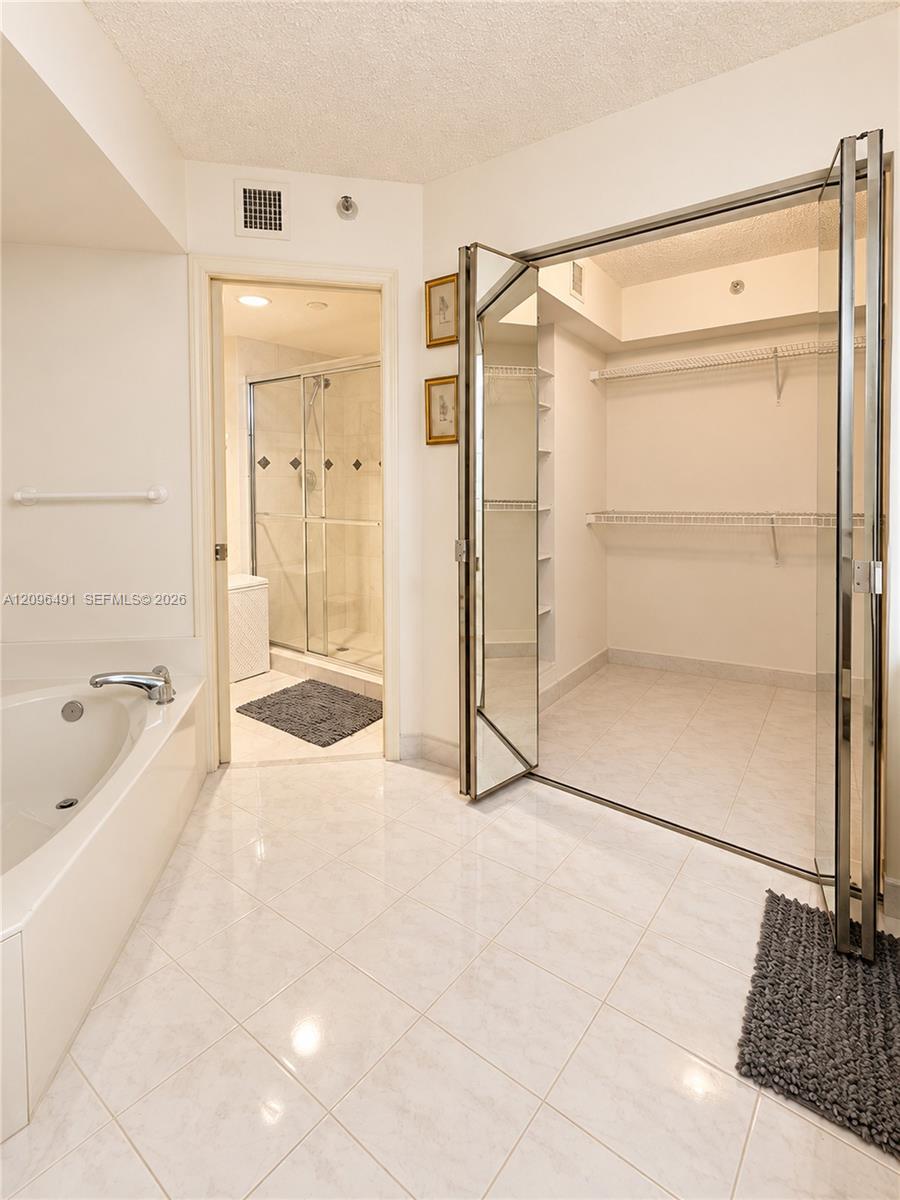 3500 Mystic Pointe Drive