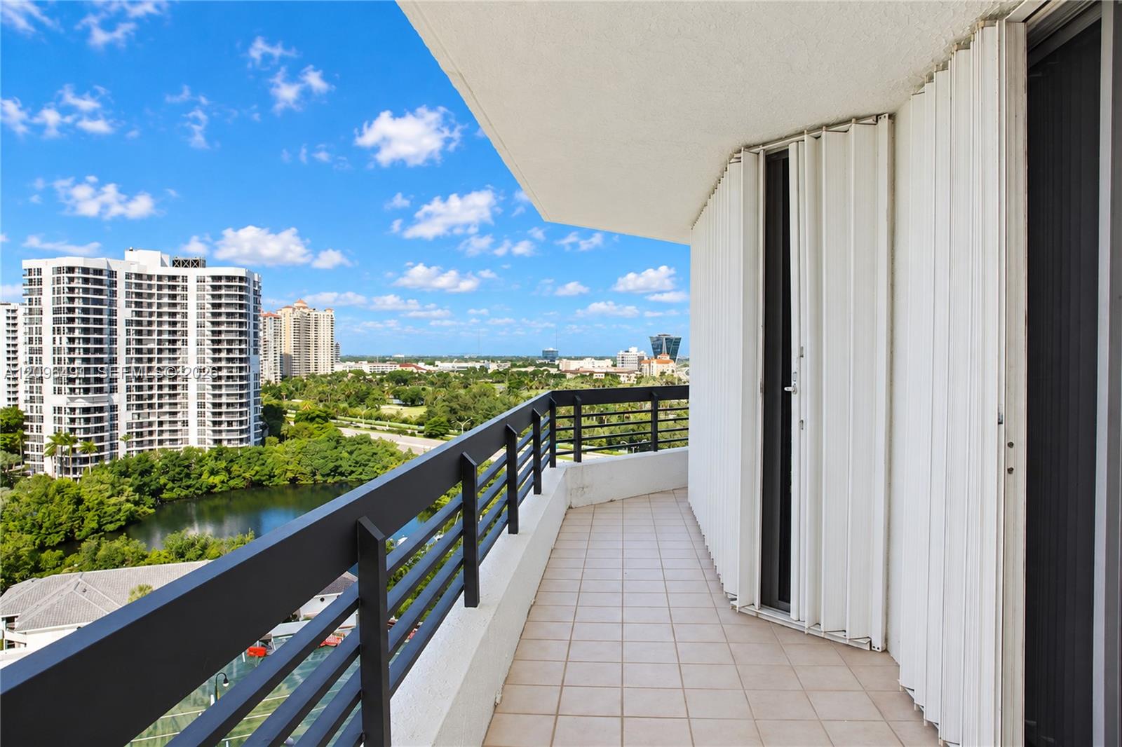 3500 Mystic Pointe Drive