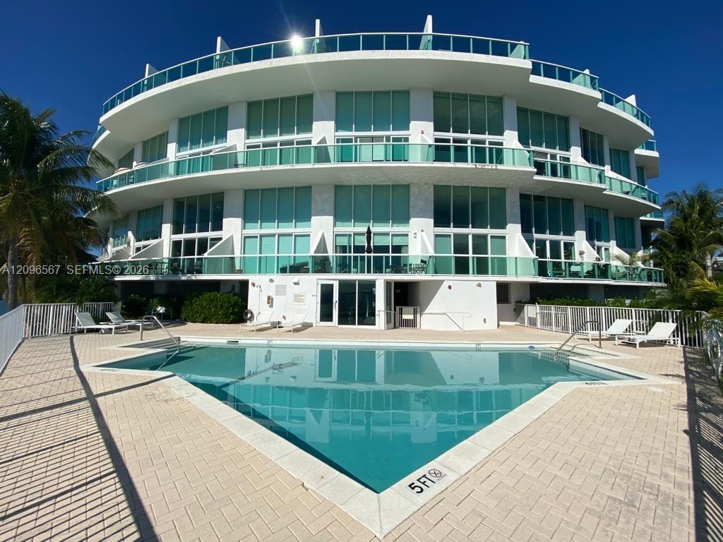 2000 Bay Drive