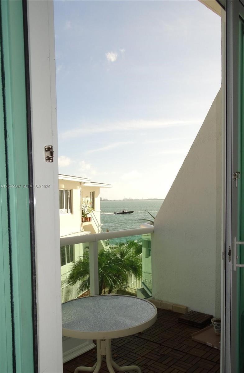 2000 Bay Drive