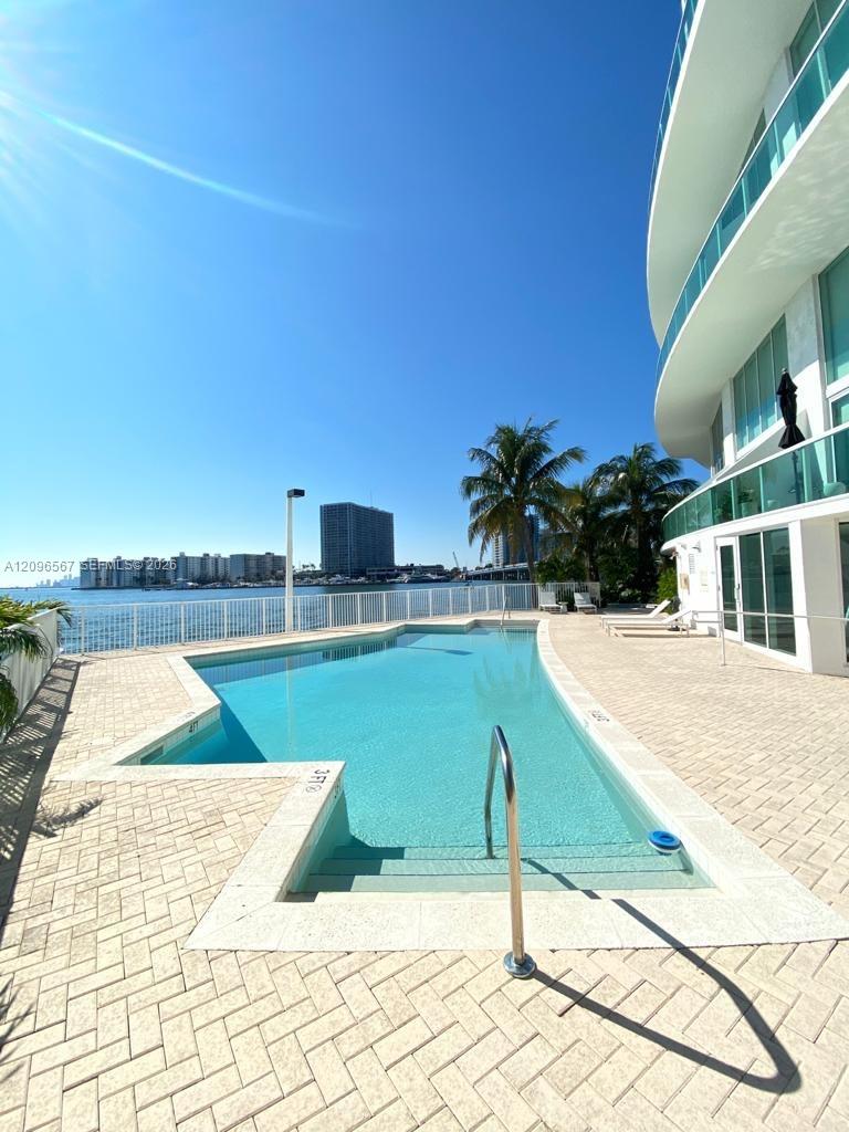 2000 Bay Drive