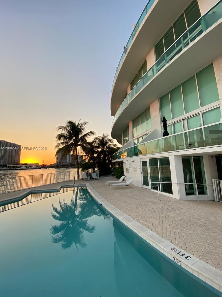2000 Bay Drive