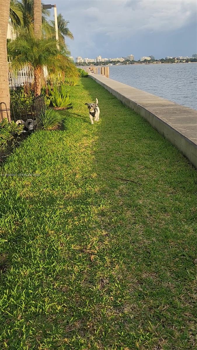 2000 Bay Drive