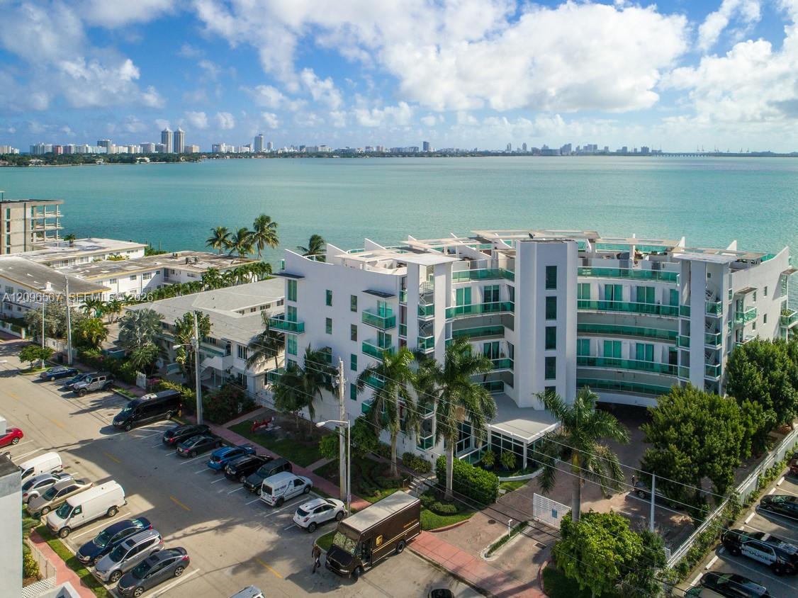 2000 Bay Drive