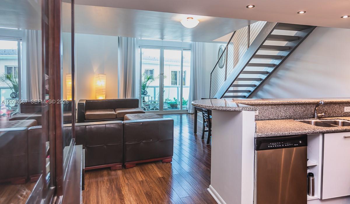 2000 Bay Drive