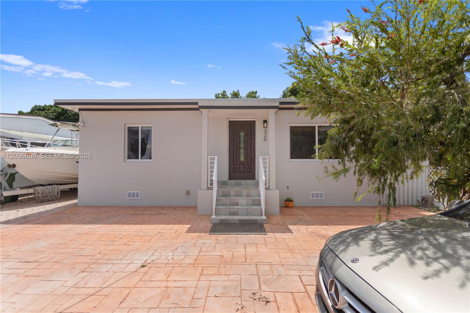 326 E 44th Street