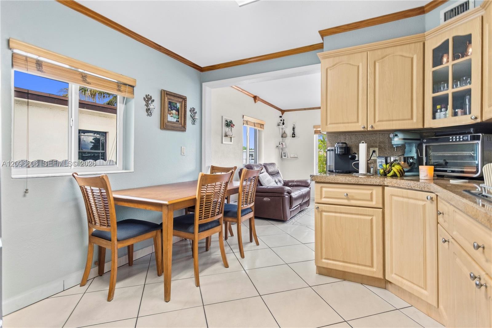 326 E 44th Street