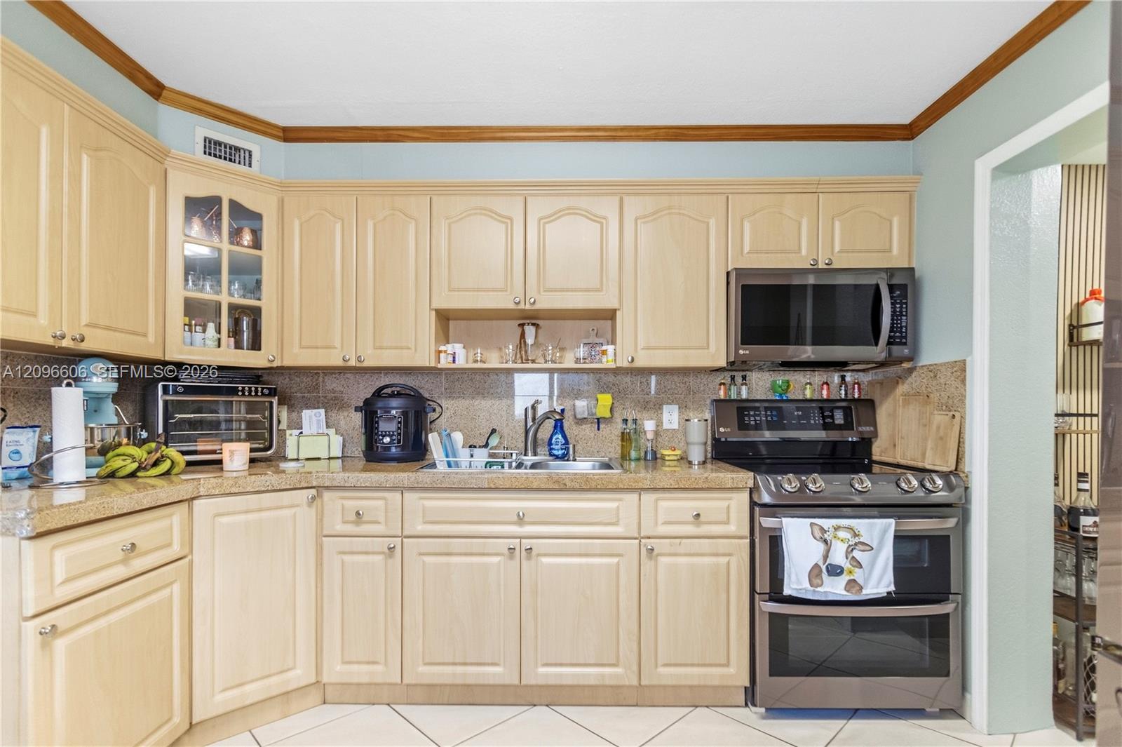 326 E 44th Street