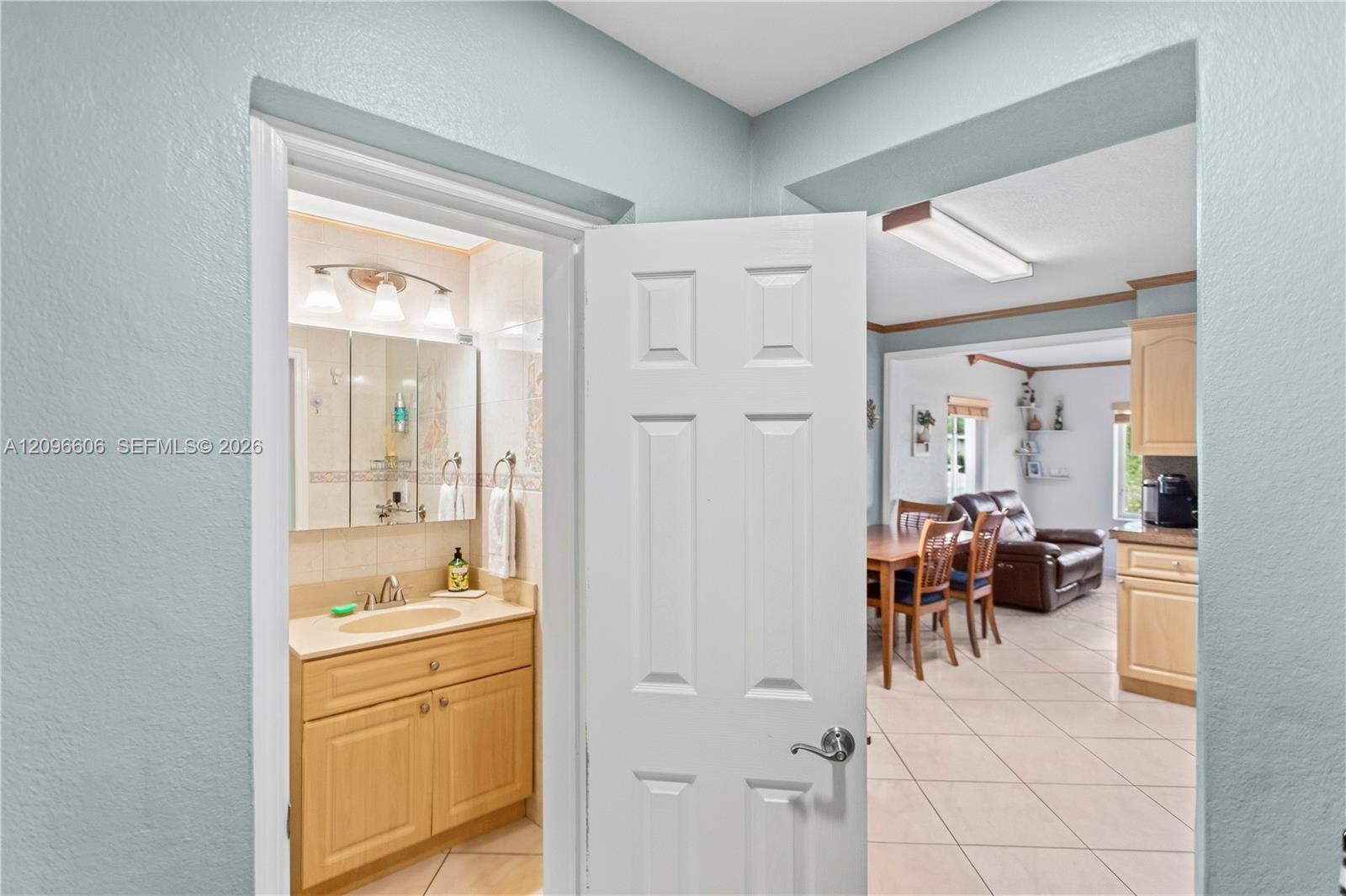 326 E 44th Street