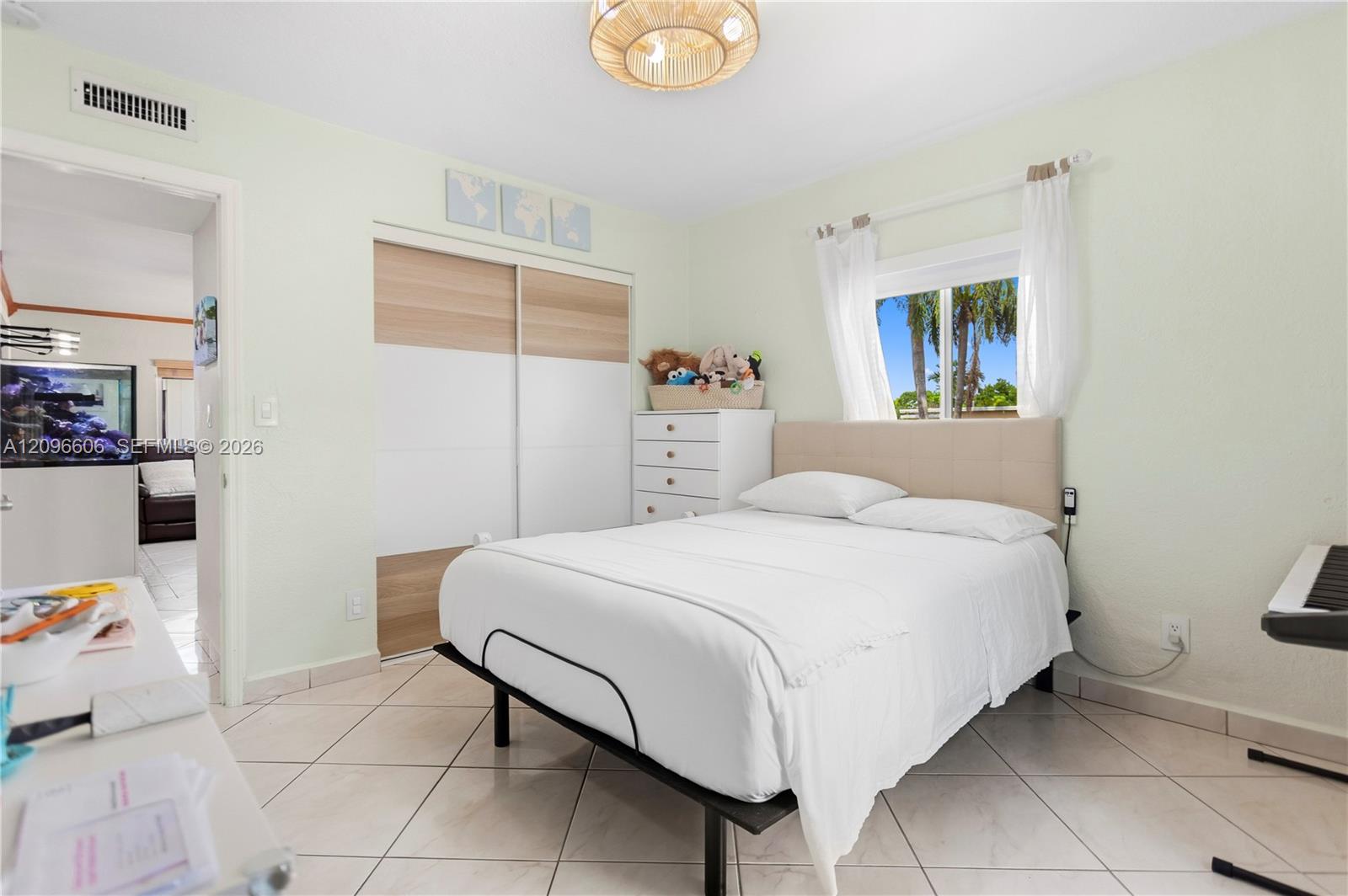 326 E 44th Street
