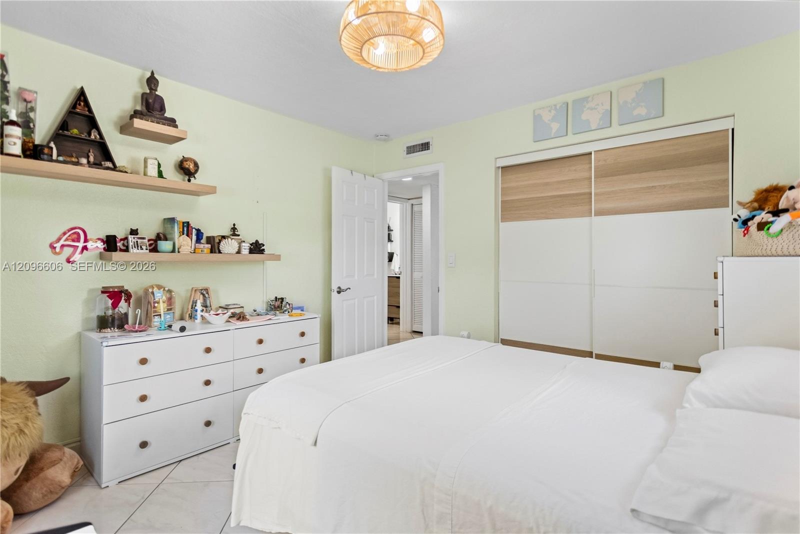 326 E 44th Street