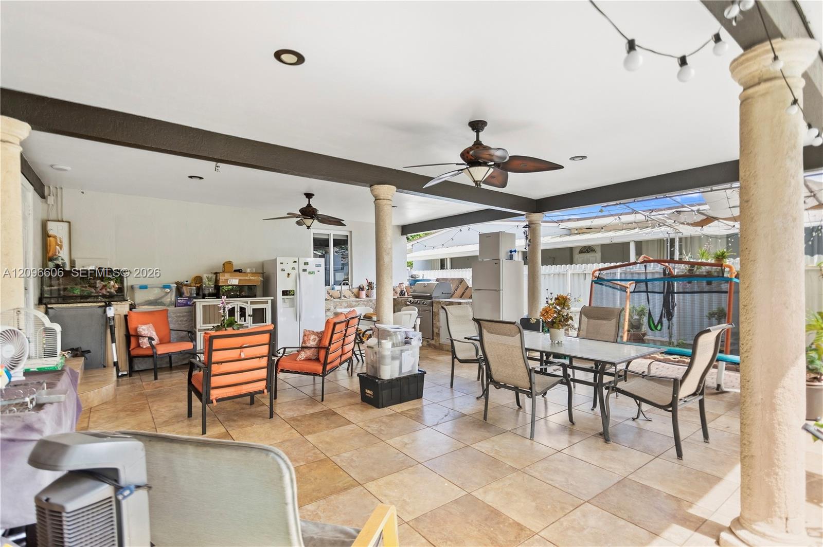 326 E 44th Street
