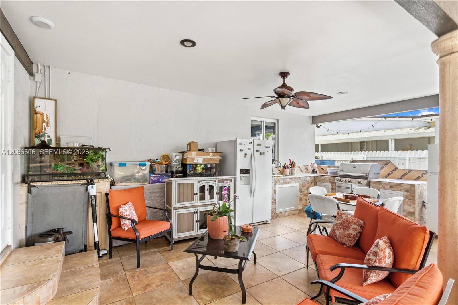 326 E 44th Street