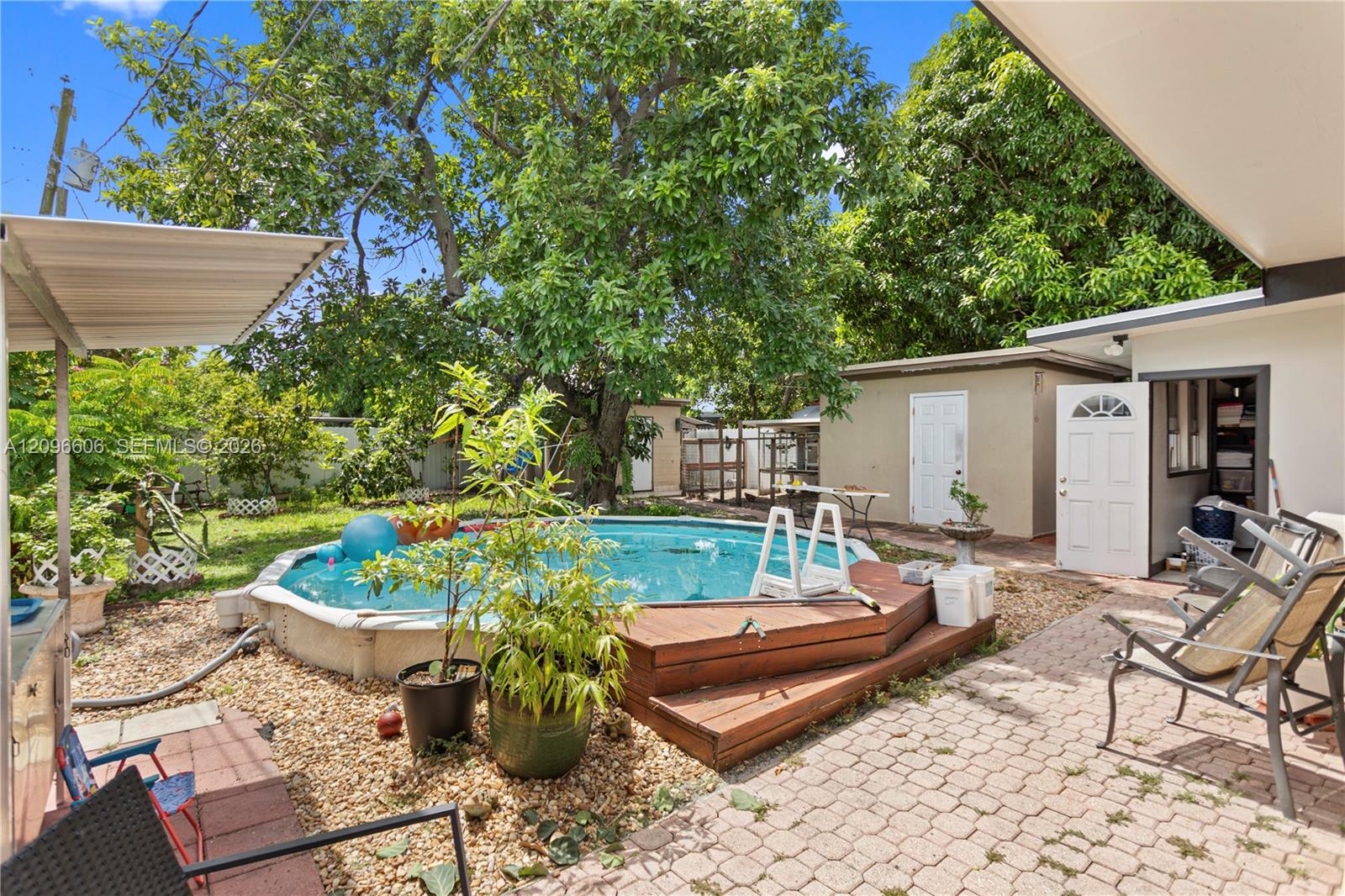 326 E 44th Street