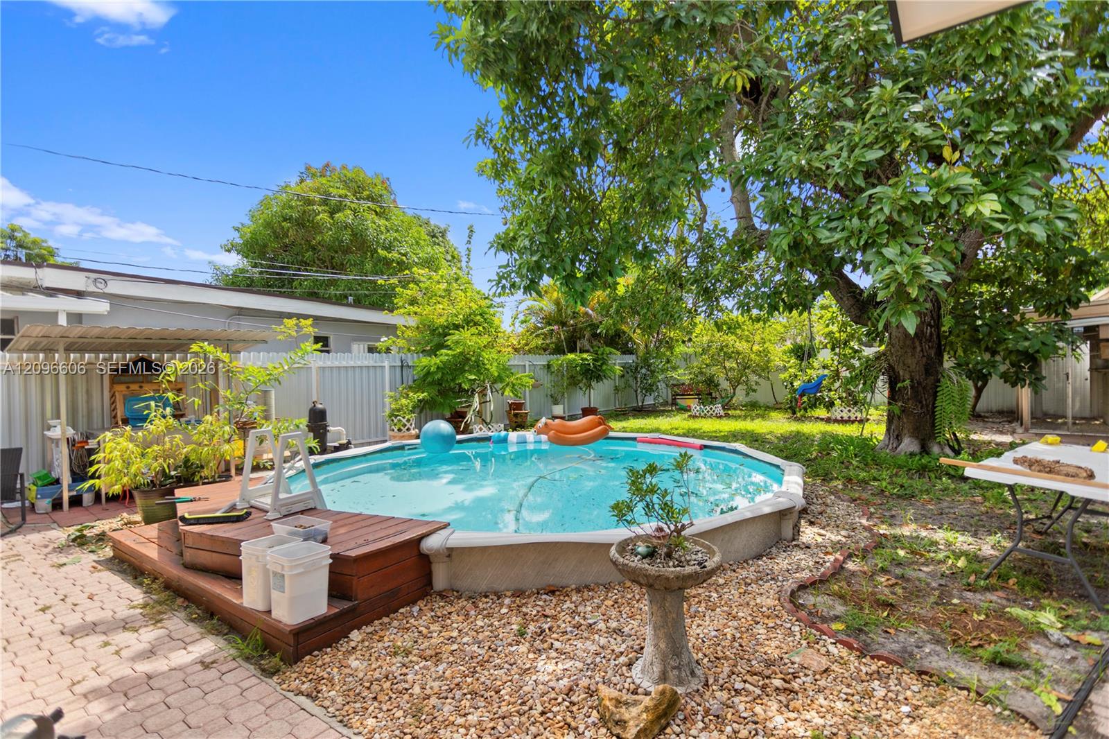 326 E 44th Street